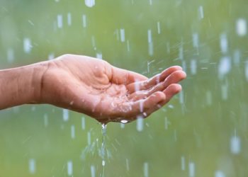 Ultima lună de vară începe cu vreme ploioasă