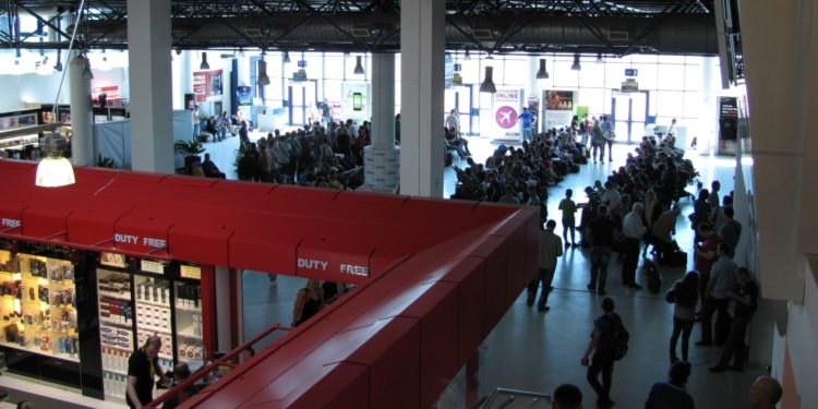 Pleacă moldovenii din sate și din țară: Top 10 raioane din Moldova cu cea mai mare descreștere a populației, în ultimii 8 ani