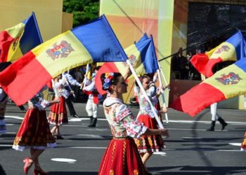 Cu ocazia Zilei Limbii Române, în Chișinău au fost organizate depuneri de flori și recitaluri muzical-literare | VIDEO
