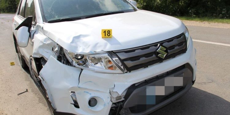 O femeie și nepotul său, spulberați de o mașină, la Edineț. Bunica a murit pe loc, copilul — transportat în stare gravă la spital