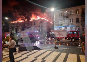 Un incendiu de proporții a izbucnic în timpul furtunii din această seară (VIDEO)