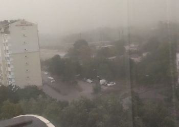 Natura s-a dezlănțuit! Plouă cu grindină în mai multe sectoare din Capitală