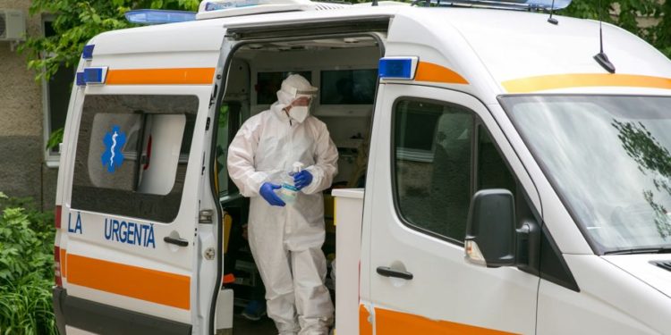 Zeci de mușcături de insecte, intoxicații cu alcool și accidente: Motivele pentru care moldovenii au chemat Ambulanța