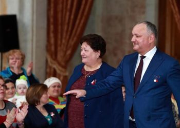 Scrisoare deschisă adresată șefei Procuraturii Anticorupție. Avocații lui Igor Dodon cer sancționarea femeii care a insultat-o pe mama acestuia | VIDEO