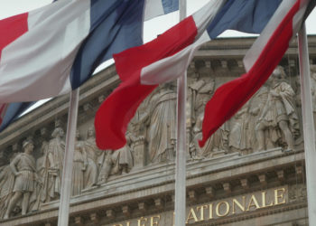 В парламенте Франции заявили о рекордно низких запасах топлива в стране