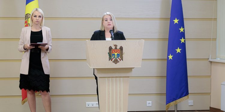 Deputații Partidului „ȘOR” și PCRM garantează personal că Tauber nu se va eschiva de la urmărirea penală și cer eliberarea ei din arest