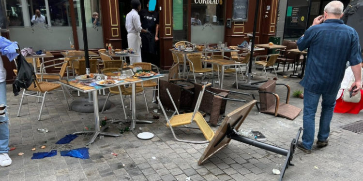 Alertă la Bruxelles: Două terase au fost spulberate de o camionetă, aparent intenționat. A fost reținut un suspect | VIDEO