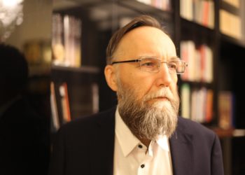 Политолог Александр Дугин попал в больницу после подрыва машины дочери