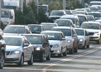 Repetiții și ambuteiaje în capitală, în ajun de Ziua Independenței: Cum reacționează chișinăuienii la dificultățile create în trafic | VIDEO