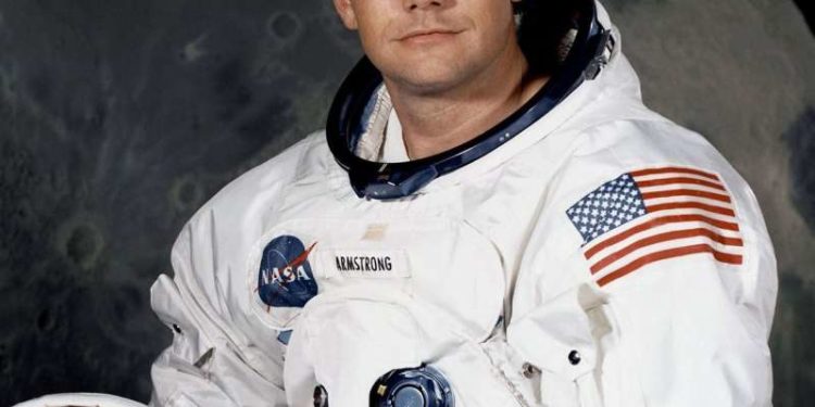 10 ani de la moartea lui Neil Armstrong, primul om care a păşit pe Lună (25 august)