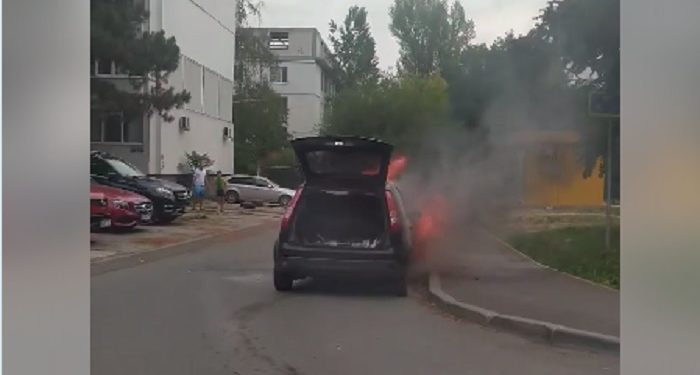 В Кишиневе загорелись два автомобиля