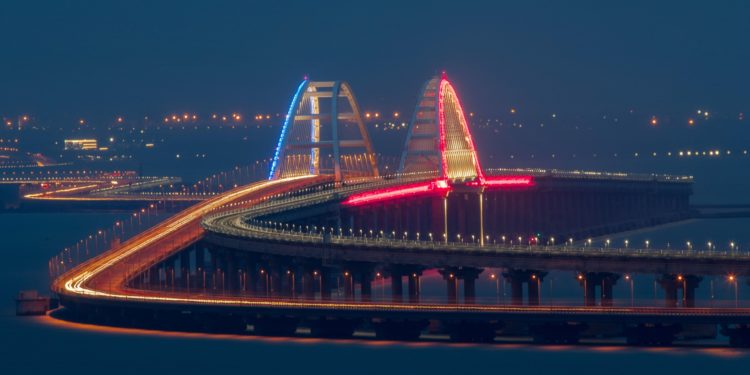 Ucraina ameninţă cu distrugerea podului lui Putin: „Aduce un prejudiciu ecologiei, deci trebuie distrus. Puţin contează cum”