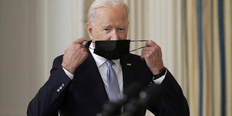 Байден сдал второй отрицательный тест на COVID-19 и улетел к супруге в Делавэр