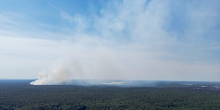 O explozie la un depozit de muniție a declanșat la Berlin un incendiu de pădure greu de controlat