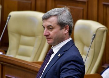 Vicepreședintele fracțiunii BCS Corneliu Furculiţă este acuzat de îmbogăţire ilicită. Procurorii spun că deputatul pledează nevinovat | VIDEO
