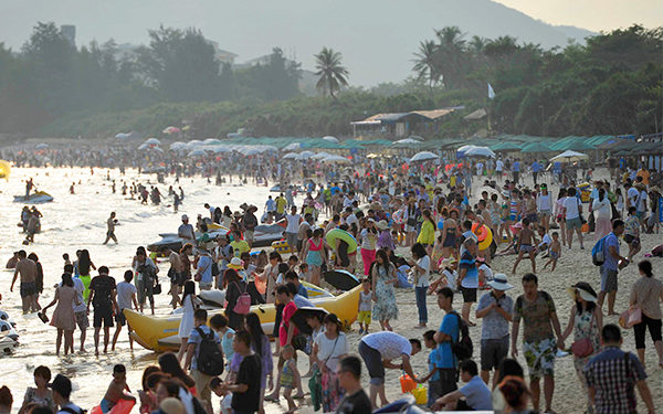 На Хайнане из-за локдауна застряли около 80 тысяч туристов