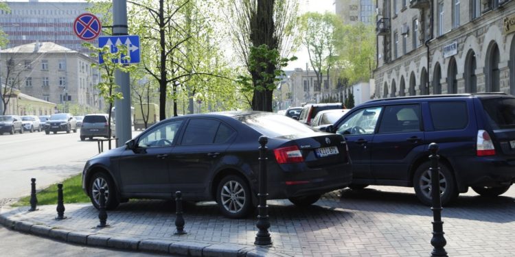 Peste 9500 de șoferi au fost documentați pentru parcarea în locuri interzise în primele șapte luni ale anului