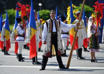 Deputații și conducerea țării au transmis mesaje de felicitare în contextul Zilei Limbii Române. Igor Grosu și alți membri PAS, huiduiți în timpul depunerii de flori la bustul poetului Mihai Eminescu | VIDEO