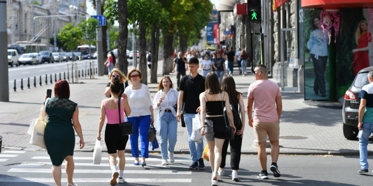 În Moldova se înregistrează tot mai puține cazuri de infectări cu COVID-19