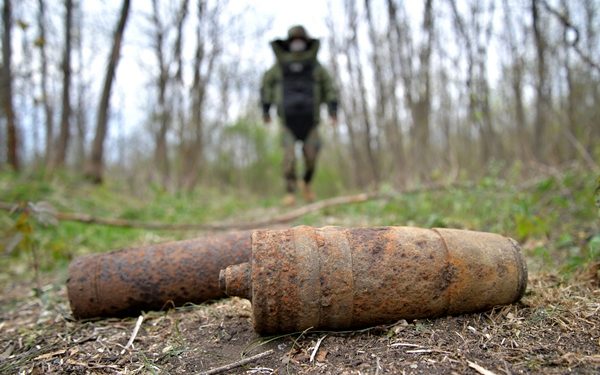 Arsenal de muniţii neutralizat de geniştii militari la Răscăieți