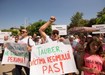 Новая акция протеста перед Генеральной прокуратурой: Активисты и сторонники партии «ШОР»  требовали освобождения депутата Марины Таубер и отставки нынешней власти | VIDEO