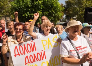O nouă acțiune de protest în fața Procuraturii Generale: Activiștii și susținătorii partidului ȘOR au cerut eliberarea deputatului Marina Tauber și demisia actualei guvernări | VIDEO