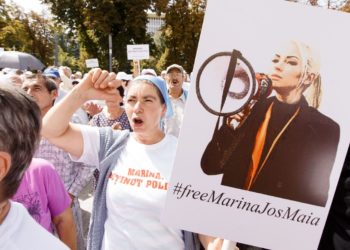 Protestatarii adunați în fața Președinției pentru a o susține pe Marina Tauber au cerut demisia președintelui țării: Totul se face cu acordul Maiei Sandu | VIDEO