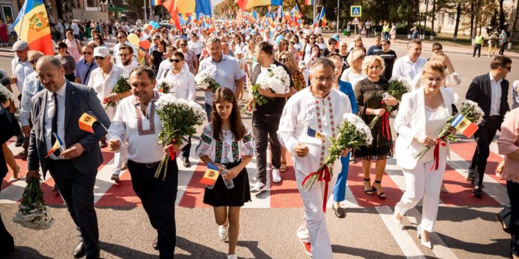 Ziua Independenței, marcată cu fast, printr-un marș, muzică și voie bună, la Orhei. Toată lumea este invitată să spună: Moldova, te iubesc!