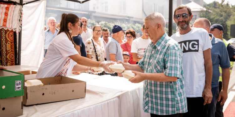 Бесплатные колбаски в Оргееве в День независимости