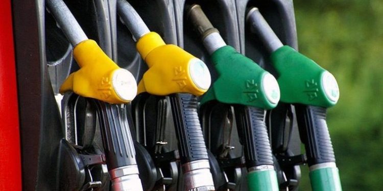 Gata cu ieftinirile! În acest weekend, benzina și motorina vor costa mai scump