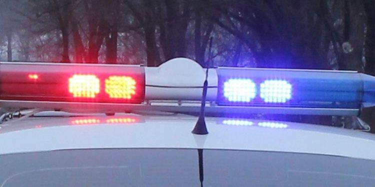 Bătaie la cuțite, ziua în amiaza mare, între boschetarii din sectorul Buiucani. Unul a ajuns la spital, altul – la poliție