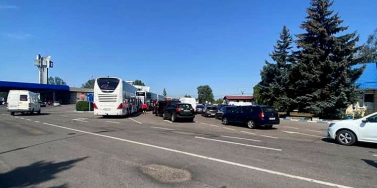 Trafic intensiv la PTF Leușeni! Coadă de peste 120 vehicule la ieșirea din R. Moldova
