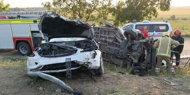 Accident la Ialoveni: Doi tineri au ajuns la spital
