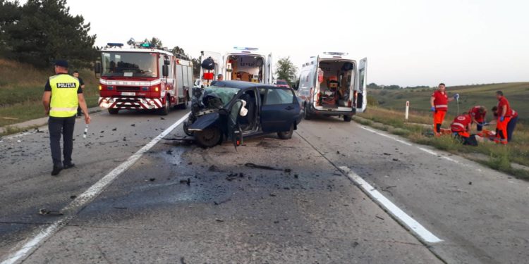 Accident grav pe traseul Bălți-Chișinău: Un șofer a decedat, iar un copil de 10 ani se află la spital