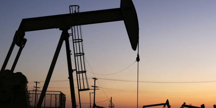 Preţul petrolului continuă să scadă, după ce China a reînnoit temerile despre o posibilă recesiune globală