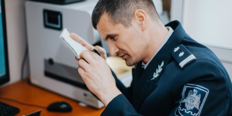 Acte falsificate, depistate la doi cetățeni străini