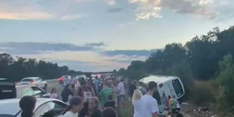 Un autocar în care erau copii care veneau de la un festival de folclor s-a răsturnat în Bulgaria. 12 pasageri au ajuns la spital