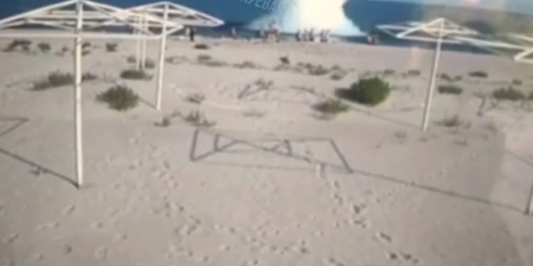 Trei oameni au murit după ce o mină a explodat în mare, la câțiva metri de o plajă din Odesa