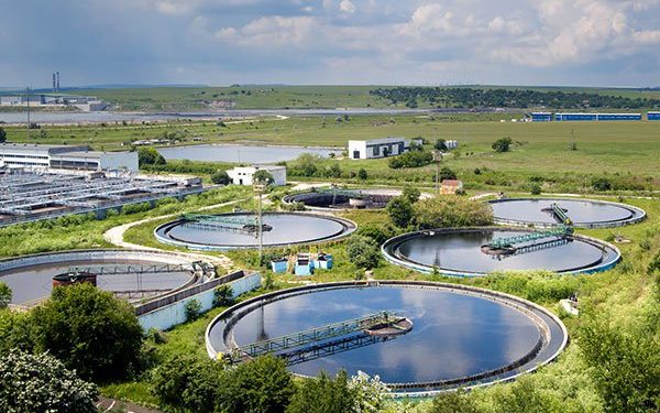 Comisia Europeană: Statele UE trebuie să învețe să reutilizeze apele uzate tratate