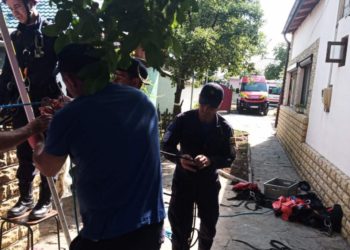 Bălți: Pompierii au salvat un bărbat de 81 de ani, căzut în fântână | VIDEO