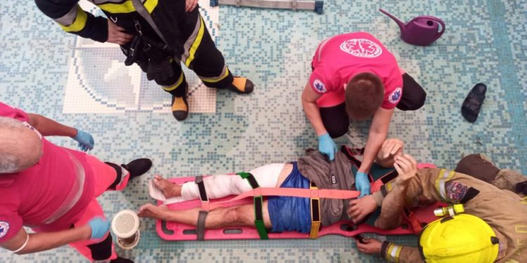 Codru: Un bărbat de 63 de ani a fost salvat de pompieri după ce a căzut într-un bazin fără apă