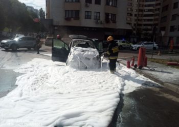 A luat foc după ce a fost alimentată cu motorină. Noi detalii despre mașina cuprinsă de flăcări lângă o benzinărie din capitală | VIDEO
