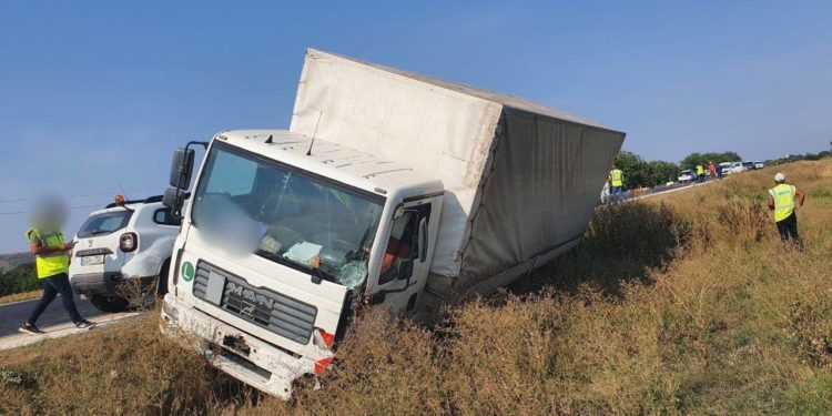 Grav accident rutier, la Telenești: Un muncitor de la reabilitarea drumului a decedat, alți doi au fost răniți