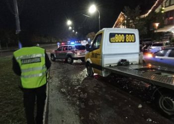 Zeci de echipaje ale MAI tractează mașini, pompează apa, sting incendii și ajută persoanele blocate