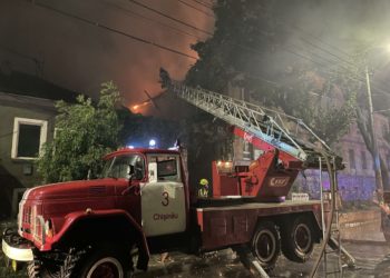 Detalii de la incendiul devastator din centrul capitalei. A intervenit întreaga garnizoană de pompieri ca să domolească focul izbucnit în clădirea Asociației Nevăzătorilor | VIDEO