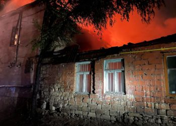 „Pe lângă clădirea asociației, au ars și două anexe unde locuiau familii cu dizabilități”. Administratorii Asociației Nevăzătorilor declară că pagubele aduse de incendiu sunt enorme | VIDEO