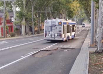 „Mai întâi fac necalitativ, apoi repară și repară”. Chișinăuienii, nemulțumiți că strada Ion Creangă, recent renovată a rămas fără asfalt în urma ploii | VIDEO