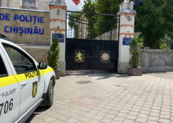 Poliția oferă noi detalii despre bărbatul lovit cu un topor în cap, în capitală: Conflictul s-a iscat pe fundalul consumului de alcool | VIDEO