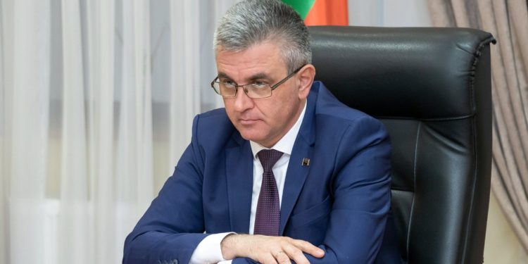 «Призываем приступить к обсуждению мирного урегулирования». Красносельский написал «восьмое» письмо Санду