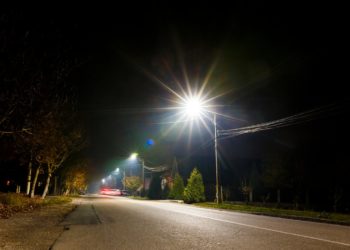 Deconectarea programată a iluminării stradale, școală online și muncă în ture. Măsurile propuse de Guvern în cazul izbucnirii crizei energetice, supus consultărilor publice | VIDEO